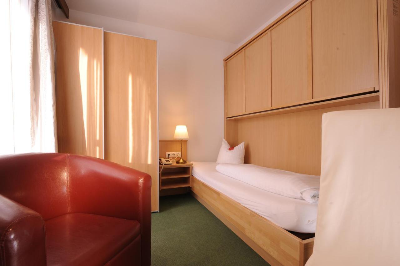 Gasthof Burkert Oetz Habitación foto